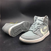 Air Jordan 1 OFF-WHITE Grey Silk Collaboration SKU 555088-010 - 3