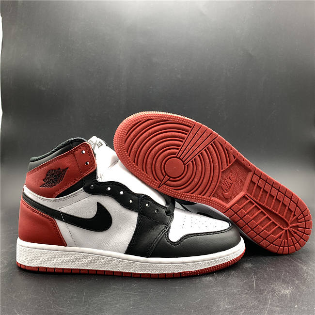 Air Jordan 1 Retro Black Toe 555088-125 - 1