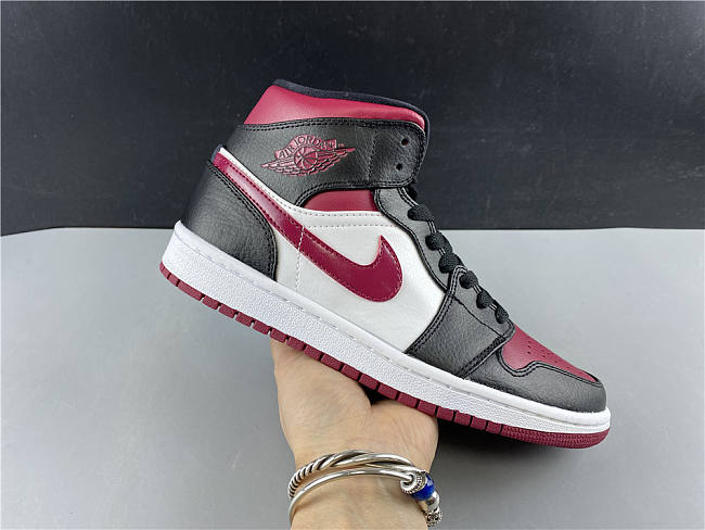 Air Jordan 1 Mid Bred Toe 554724-066 - 1