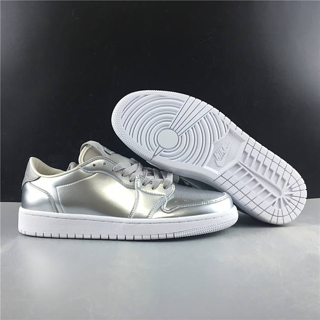 Air Jordan 1 Retro Low Pinnacle Metallic Silver 852549-003 - 1