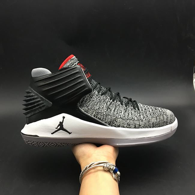 Air Jordan 32 B&W UNIVERSITY AH3348-002 - 1