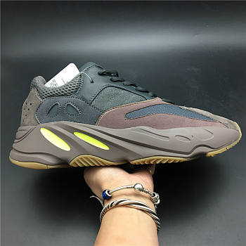 Adidas Yeezy 700 Mauve EE9614