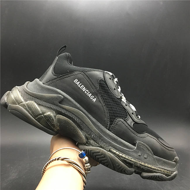 BALENCIAGA Logo Detail Mesh Paneled Chunky Sneakers (Black) 541624 WO 1000 - 1