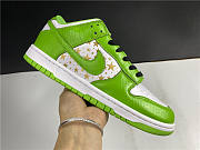 Supreme Nike SB Dunk Low Green DH3228-101 - 1