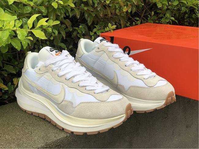 Nike Vaporwaffle Sacai Sail Gum DD1875-100 - 1