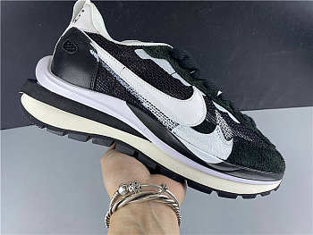 Nike Sacai Black and White CI9928 001