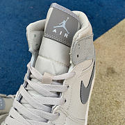 Air Jordan 1 Mid Light Bone 852542-003 - 4