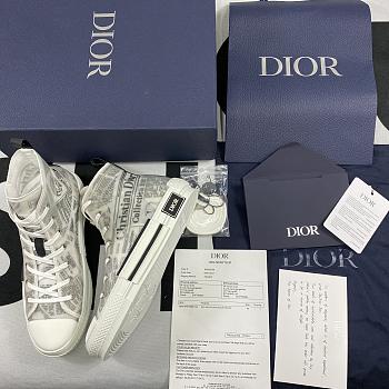 Dior B23 High Top Daniel Arsham Newspaper 3SH118YUO_H069