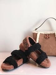 Fendi Feel Black sheepskin sandals 8X8229AGETF0PMM - 5