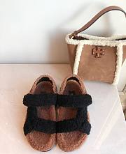 Fendi Feel Black sheepskin sandals 8X8229AGETF0PMM - 4