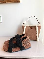 Fendi Feel Black sheepskin sandals 8X8229AGETF0PMM - 3