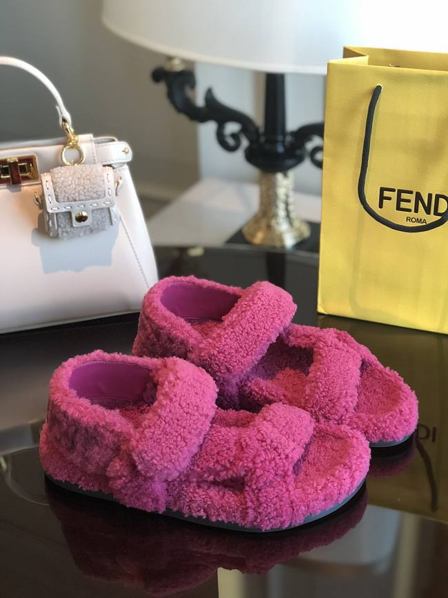 Fendi Feel Purple sheepskin sandals 8X8229AGETF1FZF - 1