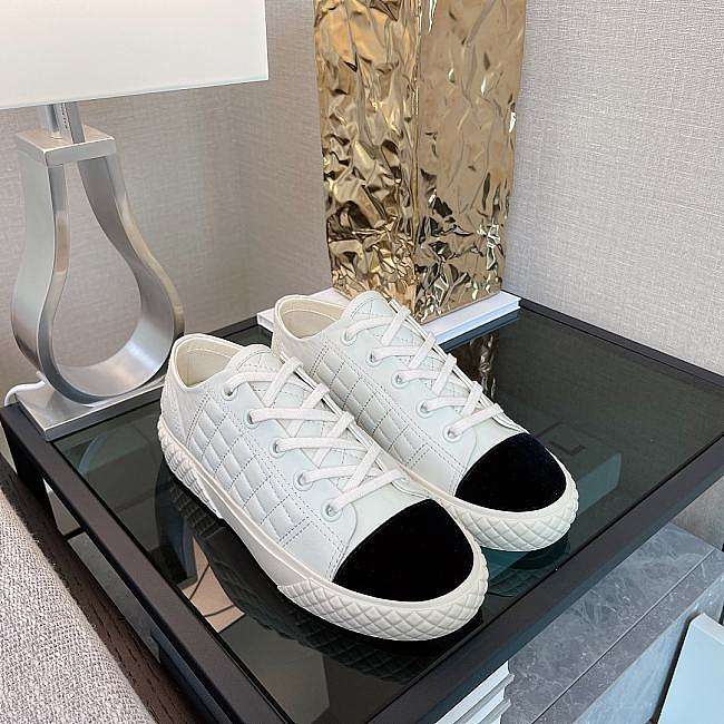 Chanel Sneaker 0015 - 1