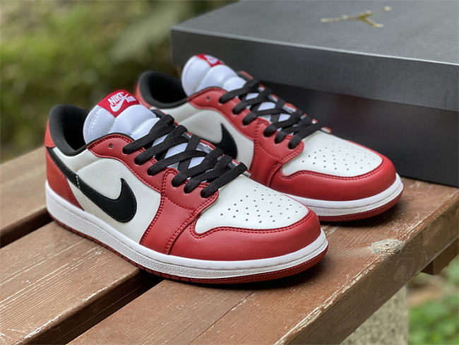 Air Jordan 1 Retro Low Chicago (2016) 705329-600 - 1