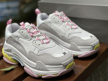 Balenciaga Triple S Sneaker in Pink 524039W2FW47541