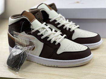 Air Jordan 1 Mid SE Brown Basalt Oatmeal (W) DO6699-200