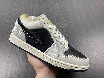 Air Jordan 1 Low Beaded Swoosh DV1762-001