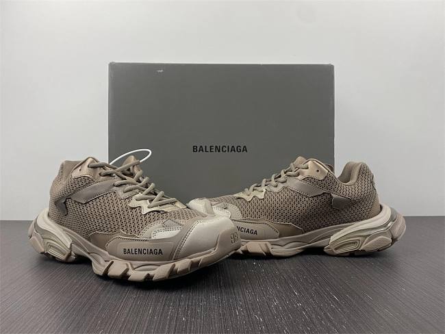 Balenciaga Track.3 Sneaker in beige  - 1