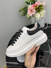 Alexander McQueen Oversized Sneaker White Black 625156WHXMT9034 - 5