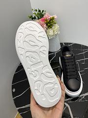 Alexander McQueen Oversized Black White Sole 553680WHGP51000 - 4