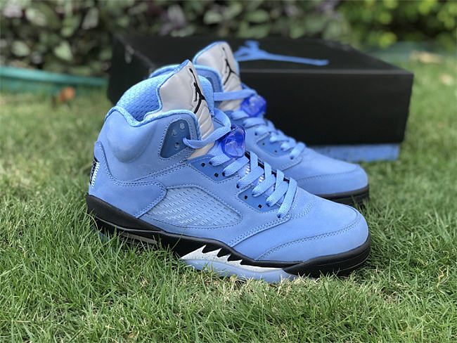 Air Jordan 5 “UNC