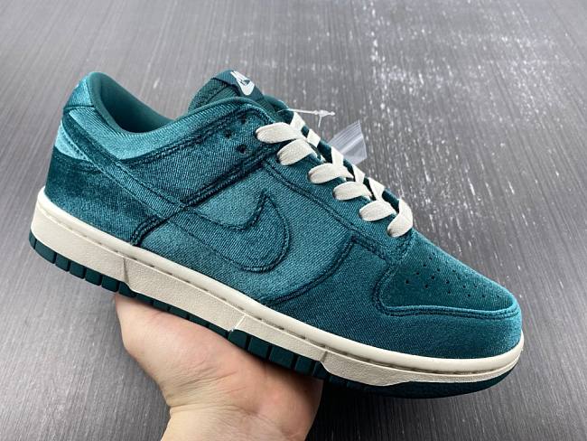 Nike Dunk Low Green Velvet (W) DZ5224-300 - 1