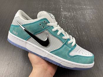 Dunk SDCAI*NIKE SB Low FD2562-400