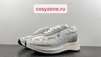 Nike LDVaporwaffle Mix / sacai Low White Gray Plaid DR5209-100