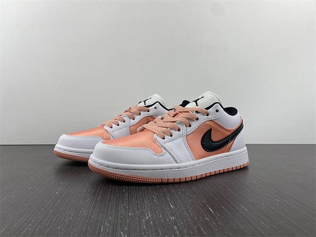 Air Jordan 1 Low White Light Madder Root (GS) DM8960-801 - 1