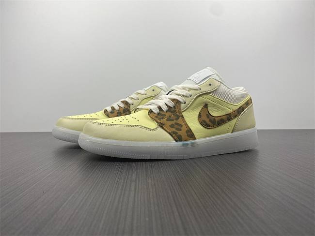 Air Jordan 1 Low SNKRS Day (Women's) DN6998-700 - 1