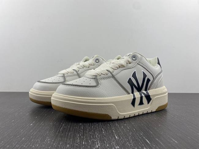 MLB Chunky Liner Low New York Yankees ‘Ivory’ 3ASXCA12N-50IVS - 1