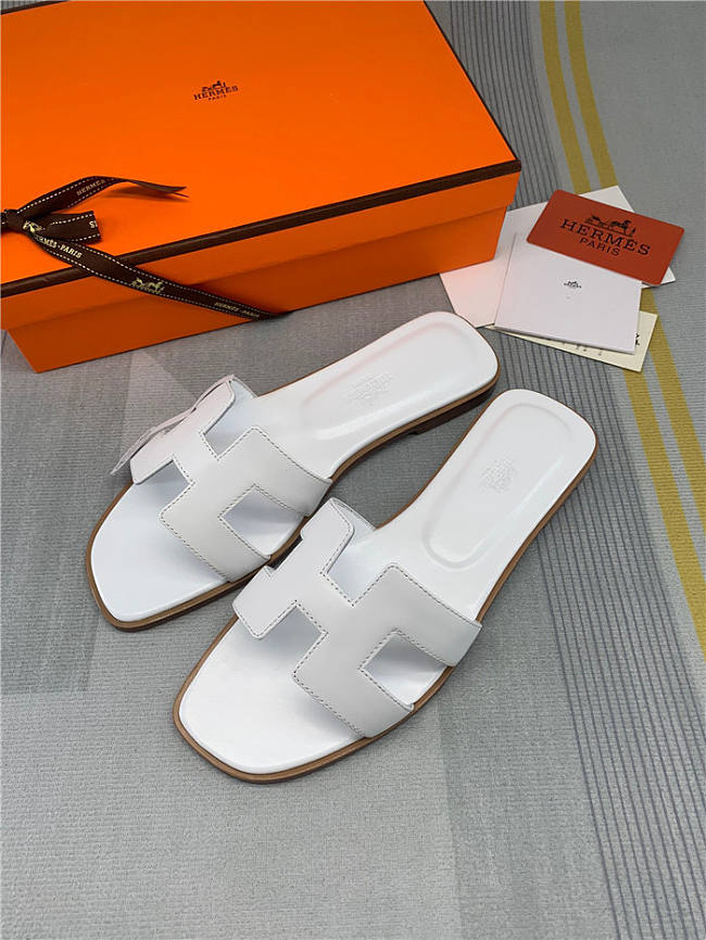 Hermès H Oran Sandal White (Women) H021056Z 02365 - 1