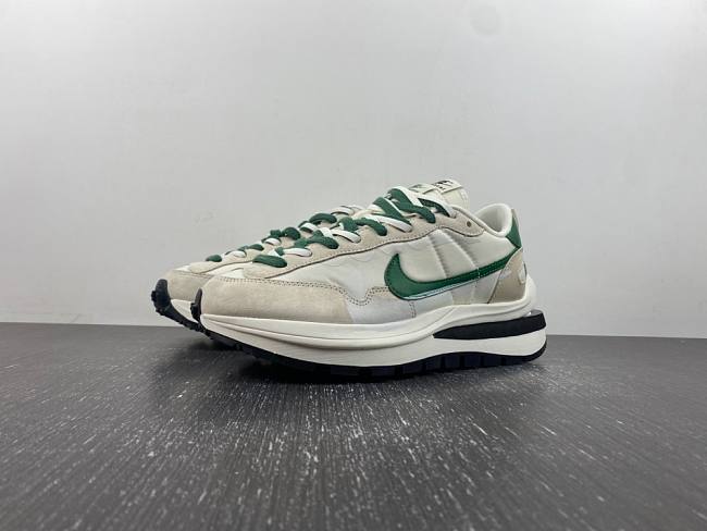 Nike Vaporwaffle sacai Beige White Green DD1875-102 - 1