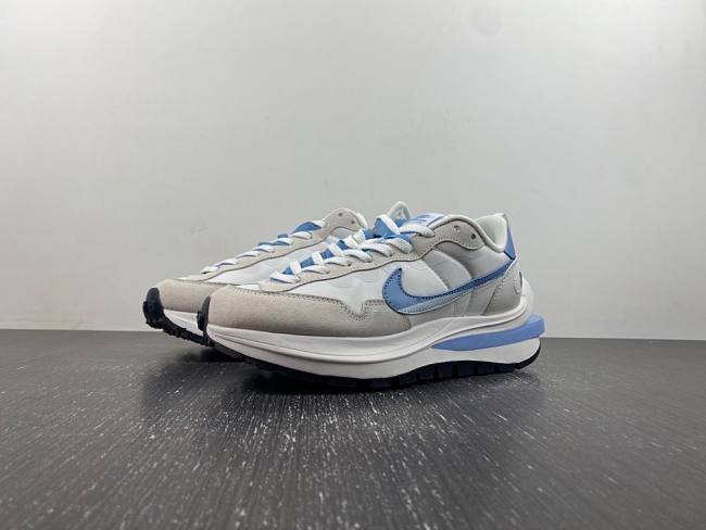 Nike Vaporwaffle sacai Beige White Blue DH9523-105 - 1